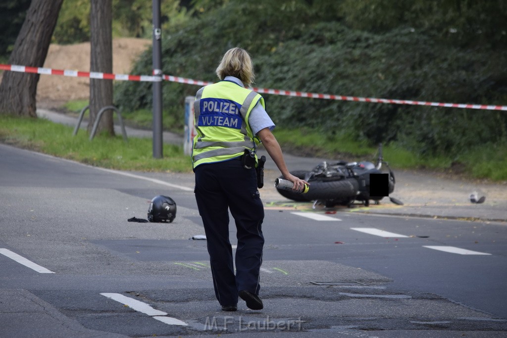 Schwerer Krad PKW Unfall Koeln Muelheim Am Springborn Cottbuserstr P053.JPG - Miklos Laubert